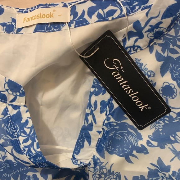 NWT FANTASLOOK FLORAL  Blue and White Women's Top - Picture 3 of 4